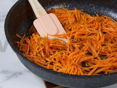 Vištienos širdelių salotos su kukurūzais ir svogūnais Žingsnis 3