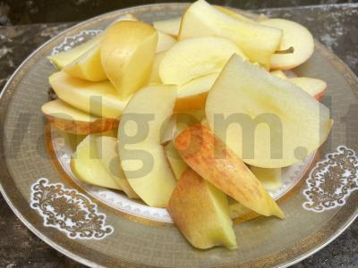 Obuolių ir slyvų kompotas Žingsnis 1