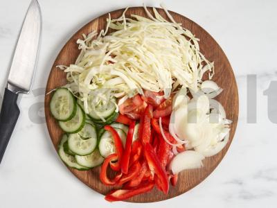 Sluoksniuota kopūstų užkanda žiemai Žingsnis 1