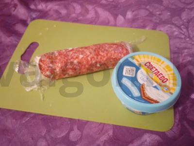 Dešrelių ritinys su varškės sūriu ir agurku Žingsnis 4