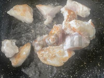 Vištienos gabaliukai grietinėlės sūryje „Mantra“ Žingsnis 2