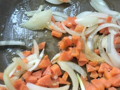 Rusų perlų košė su grybais ir daržovėmis puoduose Žingsnis 1