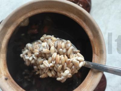 Rusų perlų košė su grybais ir daržovėmis puoduose Žingsnis 3