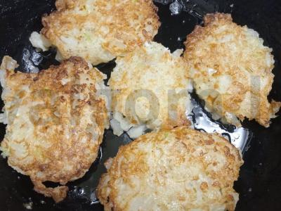 Svogūnų kotletai su manų kruopomis Žingsnis 7