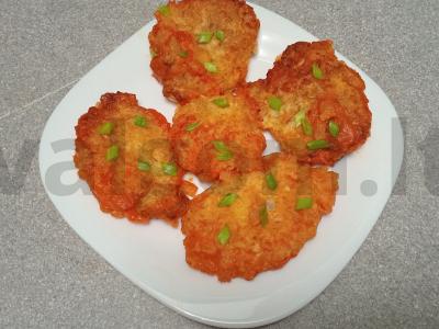 Svogūnų kotletai su manų kruopomis pagrindine nuotrauka