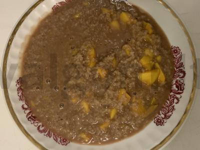 Šokoladinė kviečių košė su persikais pagrindine nuotrauka