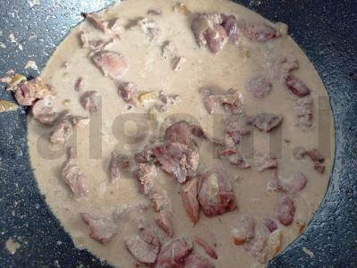 Troškinta vištienos kepenėlė grietinėlėje Žingsnis 3