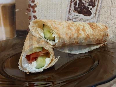 Mini ritinėliai su žuvimi ir agurku pagrindine nuotrauka