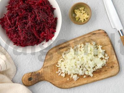 Burokėlių bulviniai blynai Žingsnis 1