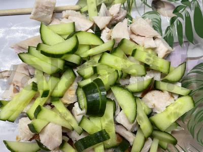 Salotos su rūkytomis vištienos krūtinėlėmis Žingsnis 2