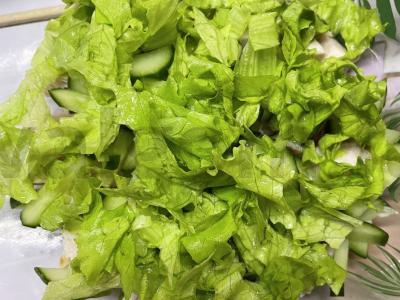 Salotos su rūkytomis vištienos krūtinėlėmis Žingsnis 3