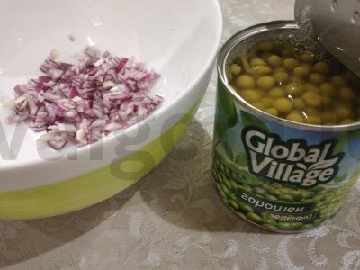 Naudingas jūros kopūstų salotas su žaliais žirneliais Žingsnis 1