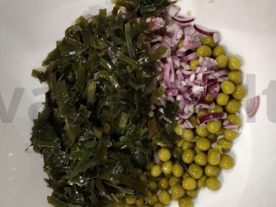 Naudingas jūros kopūstų salotas su žaliais žirneliais Žingsnis 2