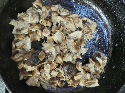 Mėsos lizdai iš faršo su grybais po sūriu Žingsnis 1