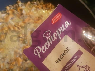 Pasta pttim su midijomis ir džiovintu česnaku Žingsnis 4