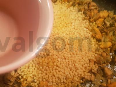 Pasta pttim su midijomis ir džiovintu česnaku Žingsnis 6