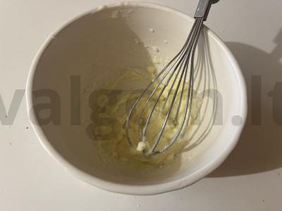 Bananų blyneliai su raugintu pienu Žingsnis 2