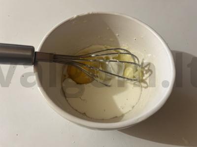 Bananų blyneliai su raugintu pienu Žingsnis 3