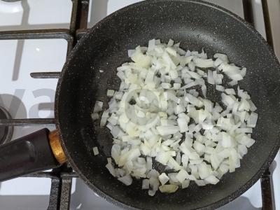 Vištienos širdelės pomidorų padaže Žingsnis 4