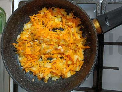 Vištienos širdelės pomidorų padaže Žingsnis 5