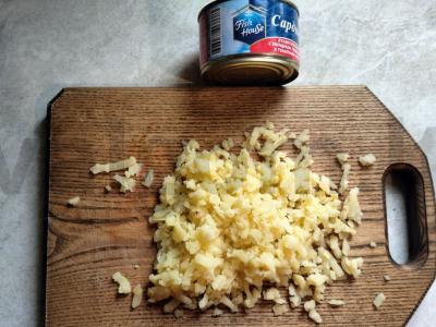 Švelnus salotas su sardinomis pomidorų padaže Žingsnis 1