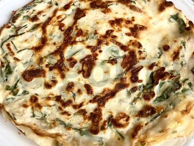 Sūrio paplotėlis su rukola pagrindine nuotrauka