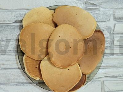 Švelnūs amerikietiški blynai pusryčiams pagrindine nuotrauka