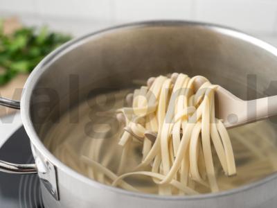 Aštrus grietinėlės makaronai su krevetėmis Žingsnis 3