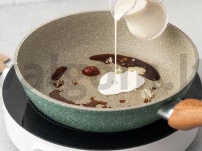 Aštrus grietinėlės makaronai su krevetėmis Žingsnis 4