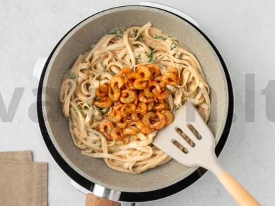 Aštrus grietinėlės makaronai su krevetėmis Žingsnis 6