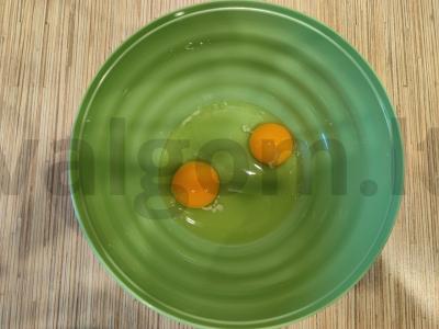 Karšti sumuštiniai su bulvėmis, kiaušiniu ir žolelėmis Žingsnis 1