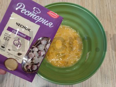 Karšti sumuštiniai su bulvėmis, kiaušiniu ir žolelėmis Žingsnis 4