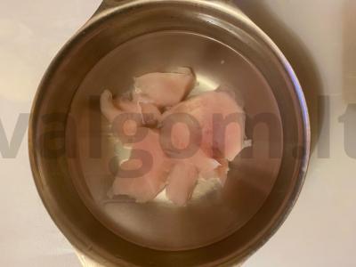 Salotas „Faradėja“ su vištiena, kukurūzais ir šviežiu agurku Žingsnis 1