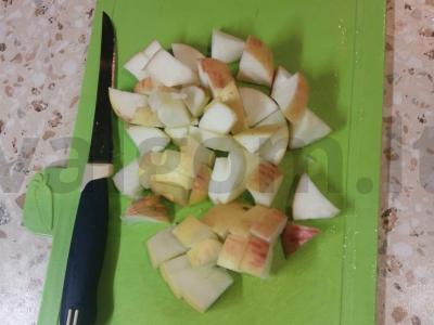 Džiovintų vaisių ir šviežių obuolių kompotas Žingsnis 1