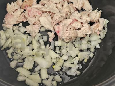 Bulguro plovas su namine vištiena lėtoje viryklėje Žingsnis 1