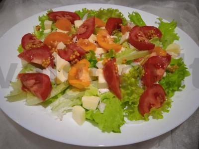 Salotos su krabais, pomidorais, feta sūriu ir vynuogių aliejaus bei grūdėtos garstyčių padažu Žingsnis 6