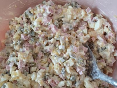 Švelnus olivjė salotas su dešra Žingsnis 9