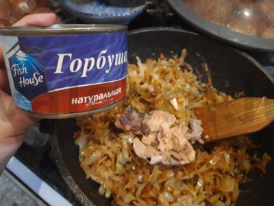 Kopūstai, troškinti su konservuota šamais Žingsnis 7