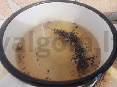 Arbatos gėrimas su spanguolėmis ir imbieru Žingsnis 1