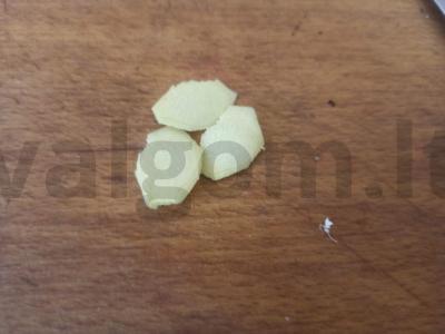 Arbatos gėrimas su spanguolėmis ir imbieru Žingsnis 3