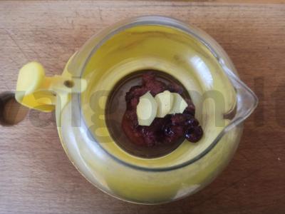 Arbatos gėrimas su spanguolėmis ir imbieru Žingsnis 4