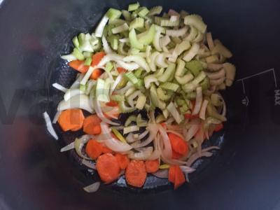 Garinta upėtakis su daržovėmis lėtoje viryklėje Žingsnis 5