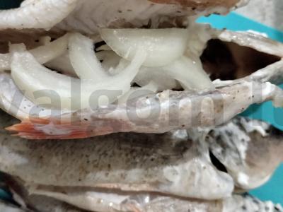 Keptas ešerys su marinuotais agurkais ir svogūnais grietinės marinate Žingsnis 5