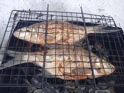 Žuvys ant grotelių, marinuotos vynuogių aliejuje su balzaminiu padažu Žingsnis 3