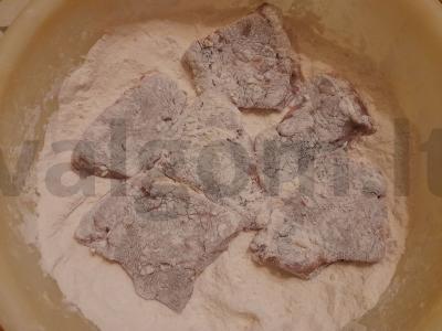 Jautienos kepenys su svogūnais keptuvėje Žingsnis 4