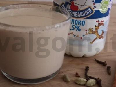 Chai masala su prieskoniais pagrindine nuotrauka