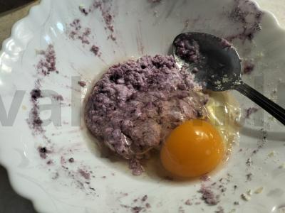 Varškės ir serbentų blynai Žingsnis 2