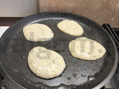 Varškės ir serbentų blynai Žingsnis 5