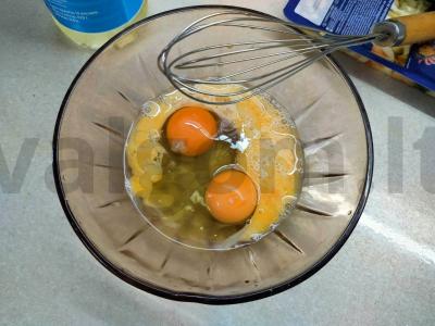 Salotas su omletu ir jūros gėrybių kokteiliu Žingsnis 1