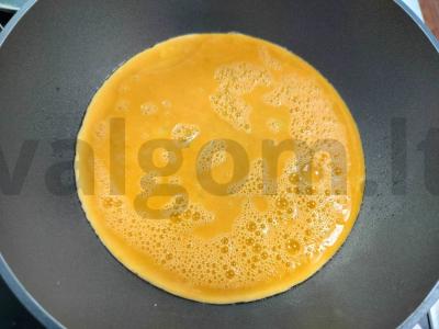 Salotas su omletu ir jūros gėrybių kokteiliu Žingsnis 2